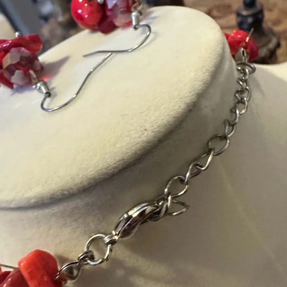 Elegant Red Beaded Necklace - Picture 6 of 6